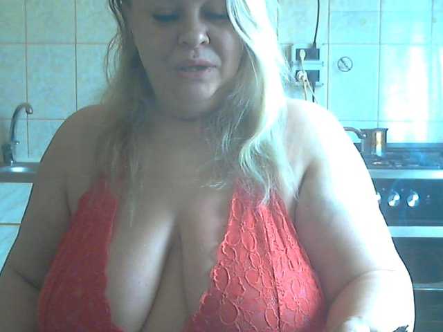 AriannaMilf's BongaCams show and profile