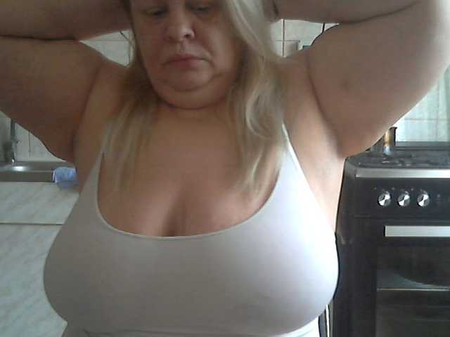 AriannaMilf's BongaCams show and profile