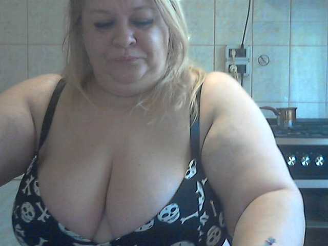 AriannaMilf's BongaCams show and profile