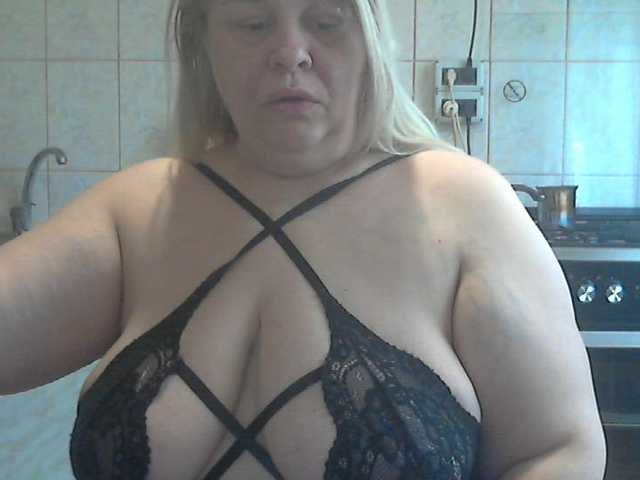 AriannaMilf's BongaCams show and profile