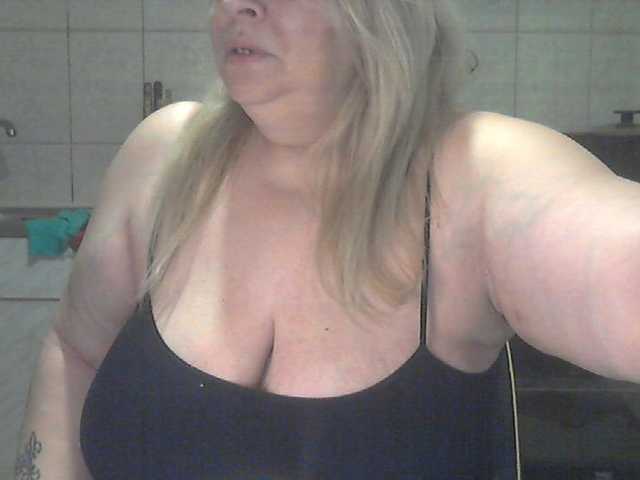 AriannaMilf's BongaCams show and profile