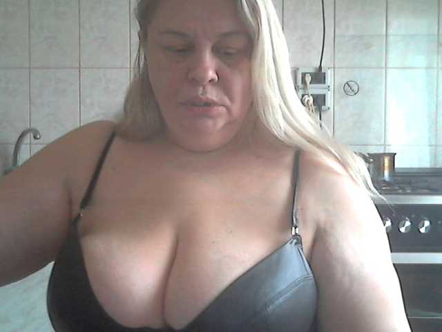 AriannaMilf's BongaCams show and profile