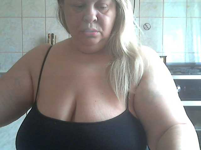 AriannaMilf's BongaCams show and profile