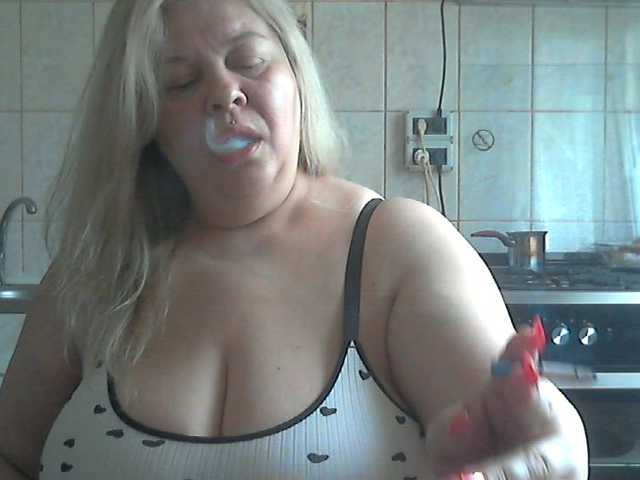 AriannaMilf's BongaCams show and profile