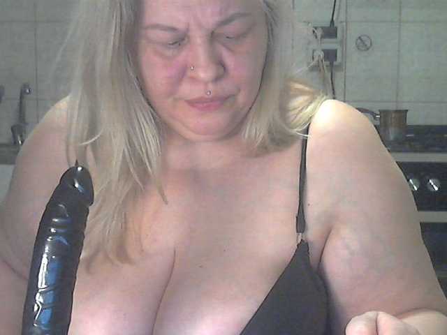 AriannaMilf's BongaCams show and profile