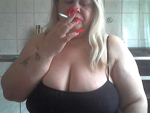 AriannaMilf's BongaCams show and profile