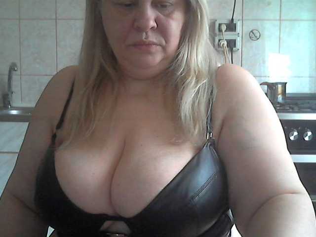 AriannaMilf's BongaCams show and profile