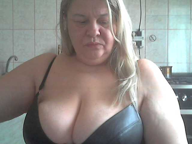 AriannaMilf's BongaCams show and profile