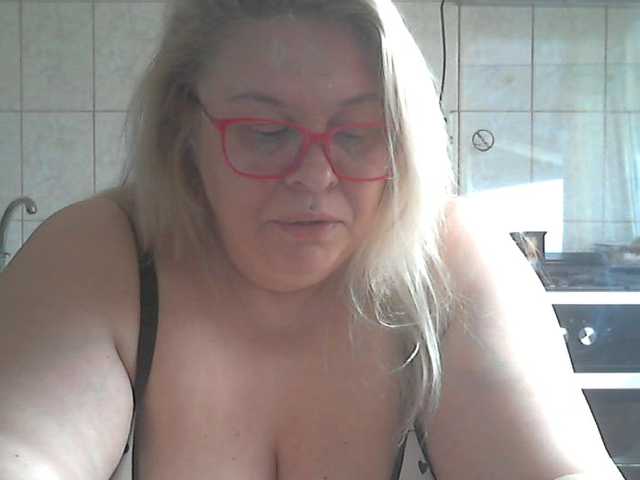 AriannaMilf's BongaCams show and profile