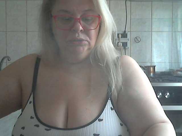 AriannaMilf's BongaCams show and profile