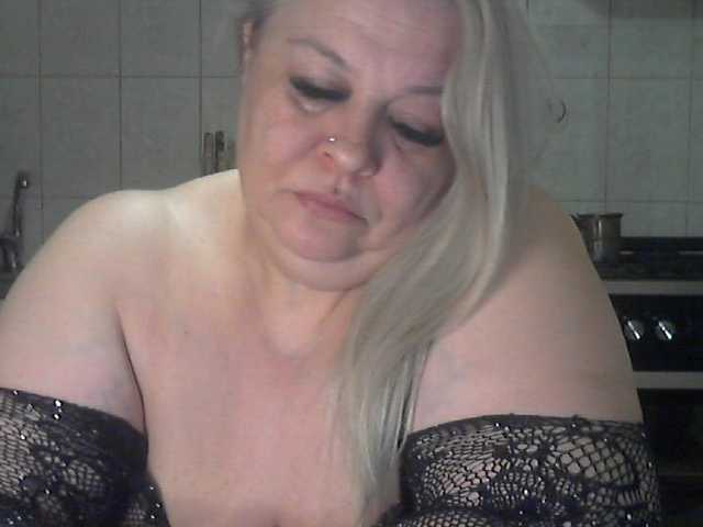 AriannaMilf's BongaCams show and profile