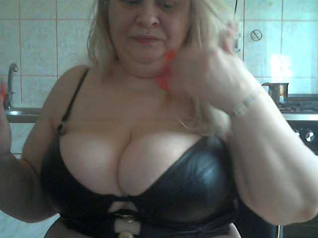 AriannaMilf's BongaCams show and profile