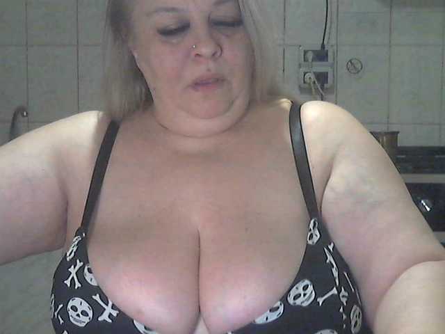 AriannaMilf's BongaCams show and profile