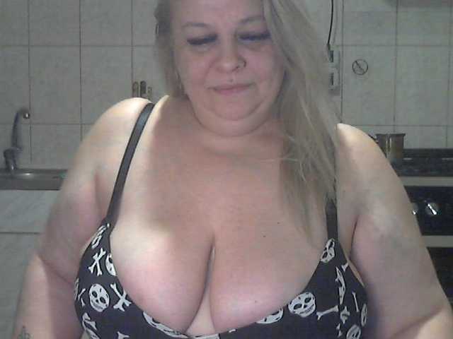 AriannaMilf's BongaCams show and profile