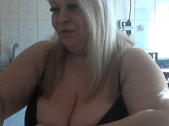 AriannaMilf's BongaCams show and profile