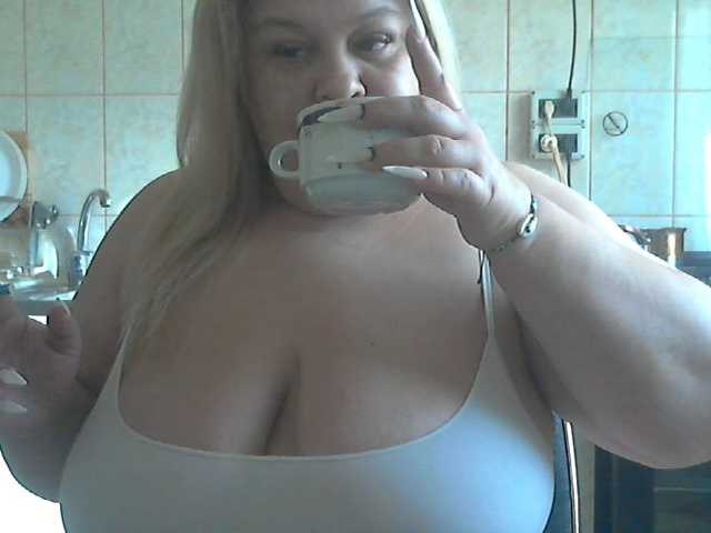 AriannaMilf's BongaCams show and profile