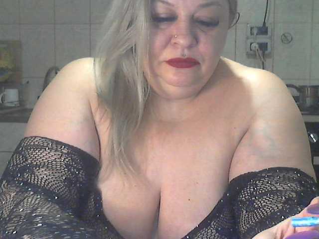 AriannaMilf's BongaCams show and profile