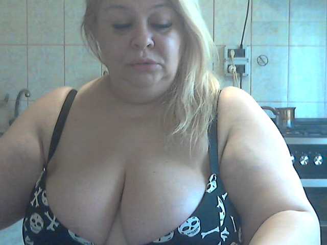 AriannaMilf's BongaCams show and profile