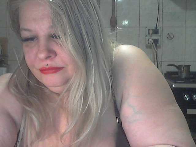 AriannaMilf's BongaCams show and profile