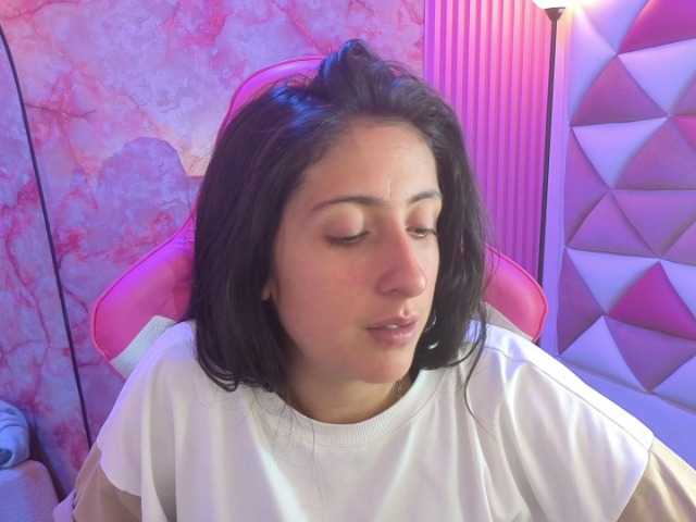 le modèle CameronCutte est en webcam porno dans un show sur le site bongacams, il possède les tags suivants: Latino/Hispanic,Brunette,Shaved