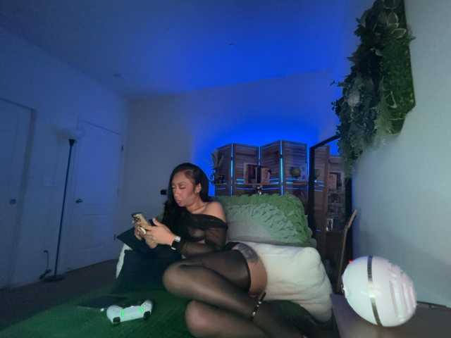 PreeminentJess's BongaCams show and profile