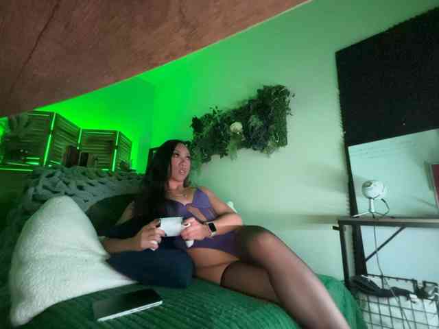 PreeminentJess webcam