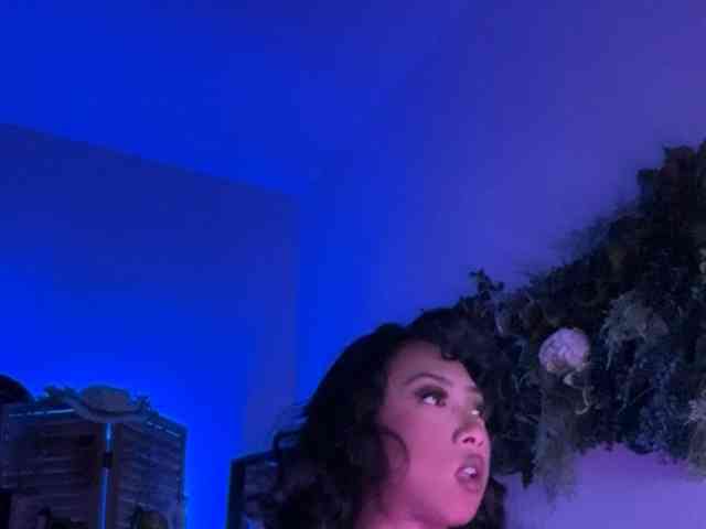 PreeminentJess webcam