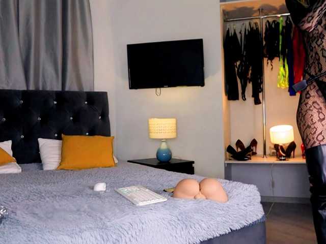 InvitingTina's BongaCams show and profile