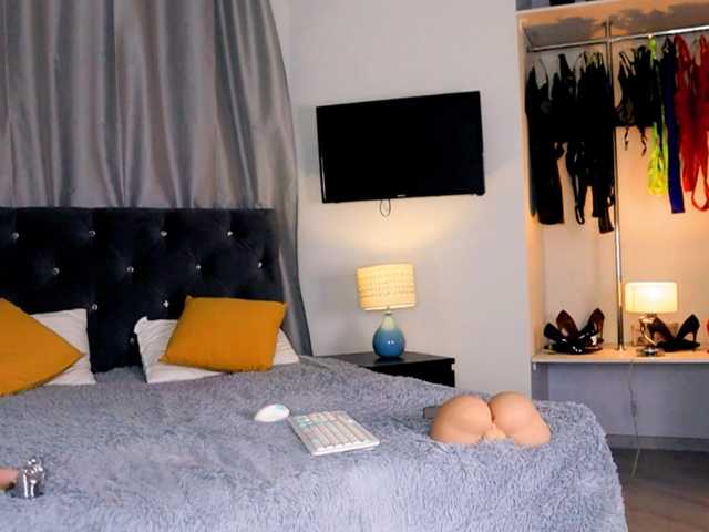 InvitingTina's BongaCams show and profile