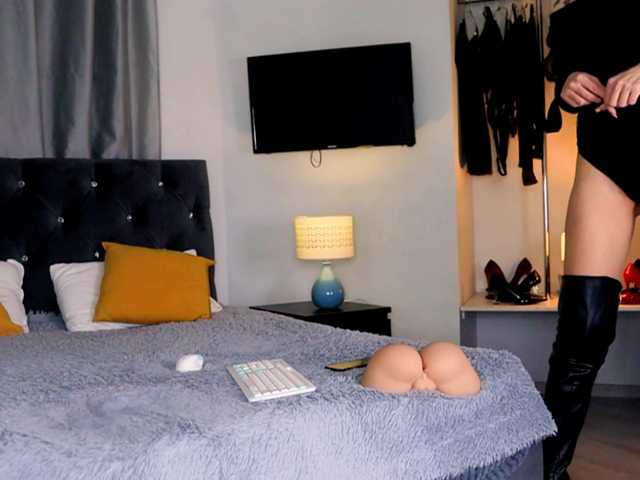 InvitingTina's BongaCams show and profile