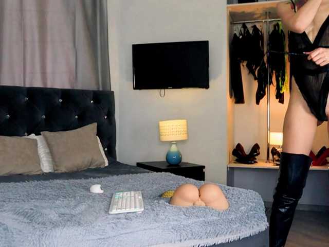 InvitingTina's BongaCams show and profile