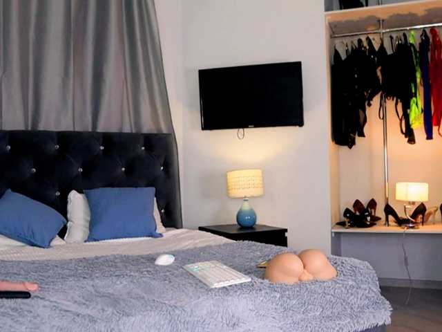 InvitingTina's BongaCams show and profile