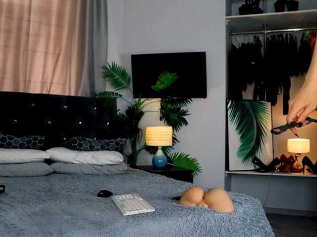  InvitingTina chat room