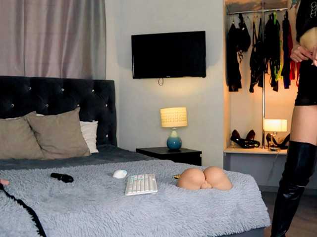 InvitingTina's BongaCams show and profile