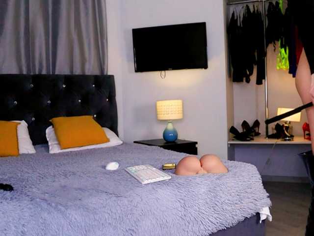 InvitingTina's BongaCams show and profile