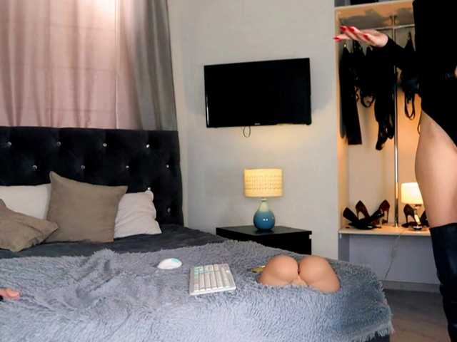 InvitingTina's BongaCams show and profile