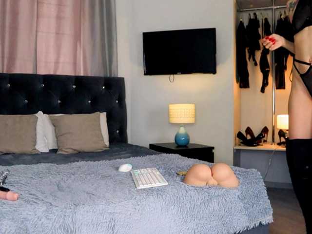 InvitingTina's BongaCams show and profile