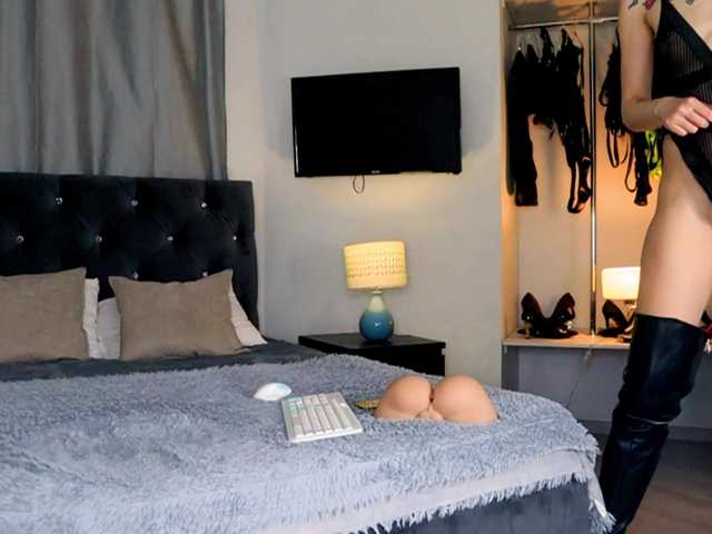 InvitingTina's BongaCams show and profile