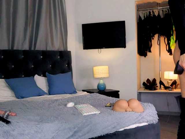 InvitingTina's BongaCams show and profile