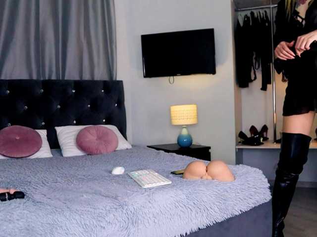 InvitingTina's BongaCams show and profile