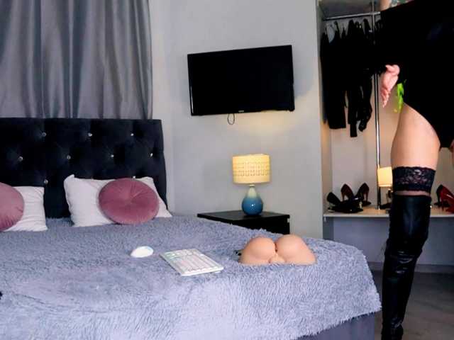 InvitingTina's BongaCams show and profile