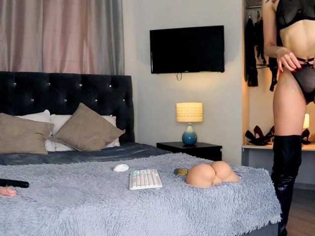 InvitingTina's BongaCams show and profile