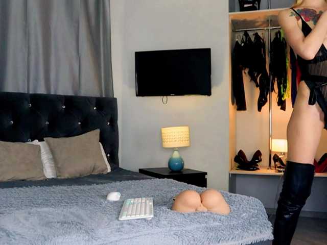 InvitingTina's BongaCams show and profile