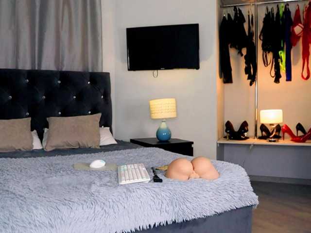 InvitingTina's BongaCams show and profile