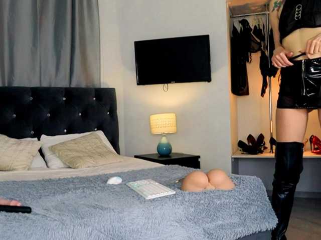 InvitingTina's BongaCams show and profile