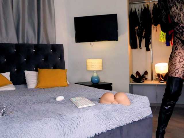 InvitingTina's BongaCams show and profile