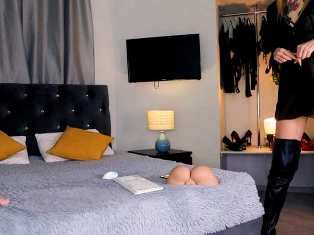 InvitingTina's BongaCams show and profile