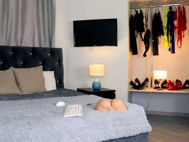 InvitingTina's BongaCams show and profile