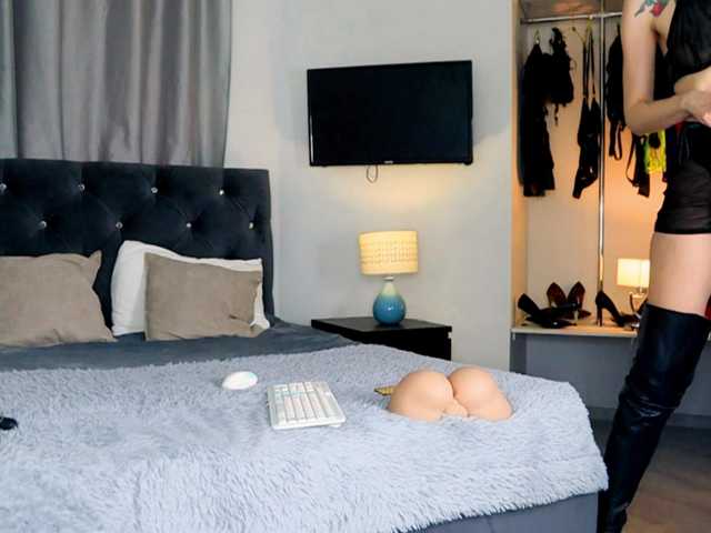 InvitingTina's BongaCams show and profile