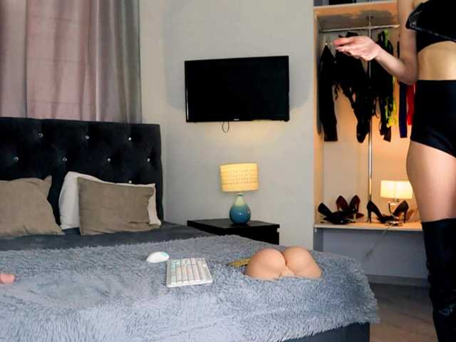 InvitingTina's BongaCams show and profile